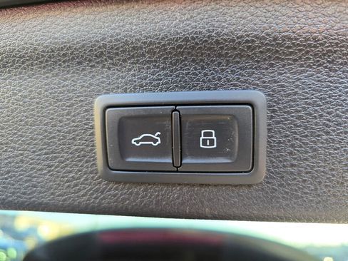 Used 2019 Audi Q3 2.0T Premium Plus w/ Premium Plus Package image 39