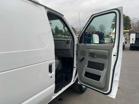Used 2014 Ford E-350 and Econoline 350 Extended Super Duty w/ Insulation Package image 17