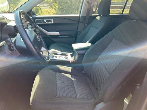 Used 2023 Ford Explorer XLT image 18