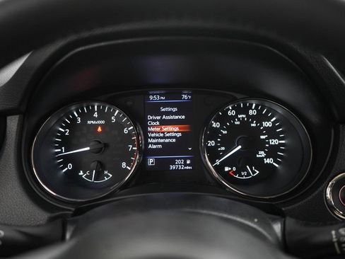 Used 2018 Nissan Rogue SV AWD/4WD image 24