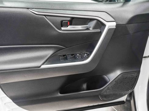 Used 2020 Toyota RAV4 XLE image 21