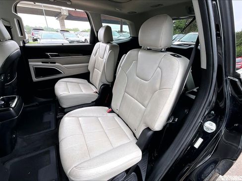 Used 2020 Kia Telluride SX w/ Towing Package FWD image 21