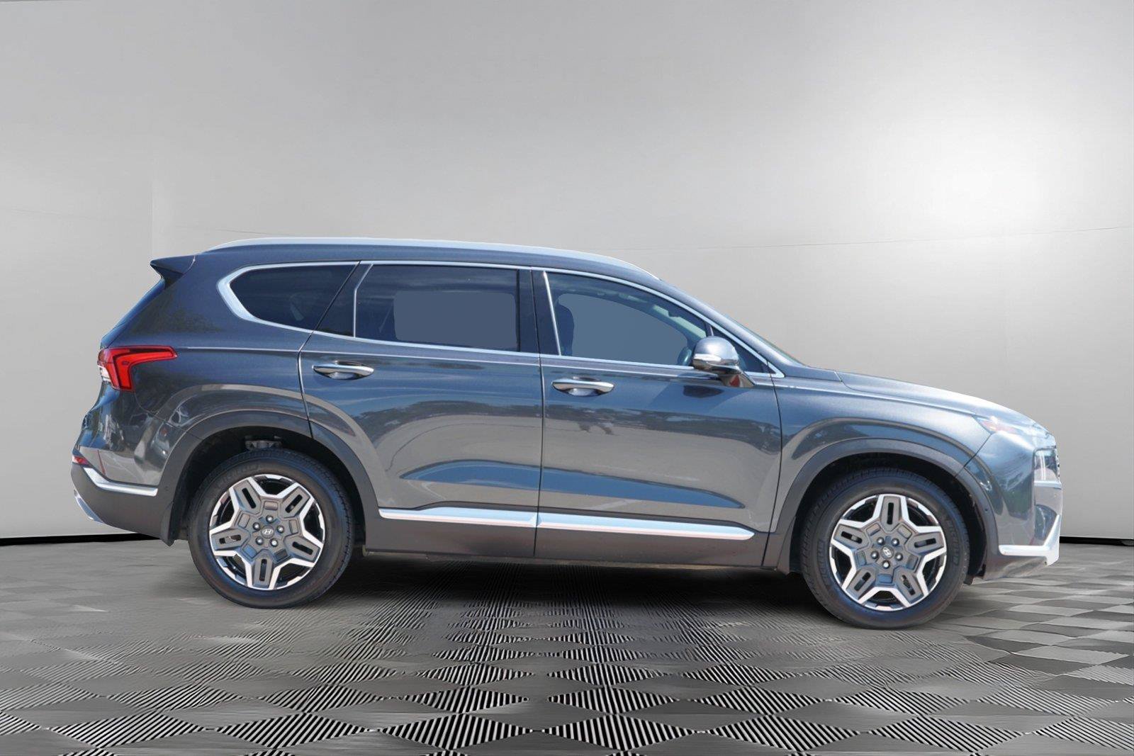 Used 2021 Hyundai Santa Fe Limited FWD image 4