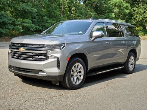 Used 2023 Chevrolet Suburban Premier w/ Premium Package AWD/4WD image 8