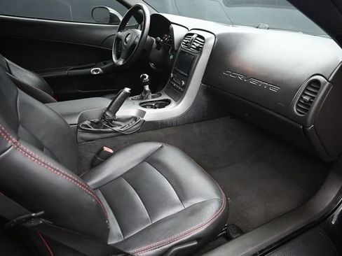 Used 2006 Chevrolet Corvette Coupe RWD image 16