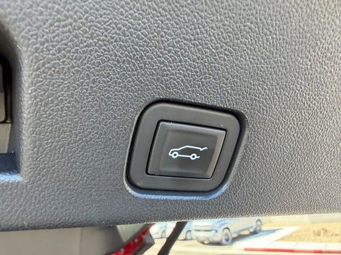 Used 2025 Chevrolet Traverse LT AWD/4WD image 22