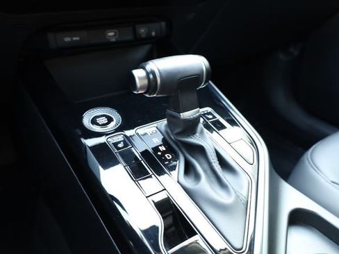 Used 2023 Kia Niro EX image 23