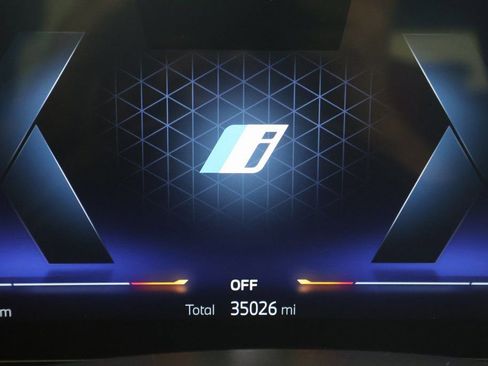 Used 2023 BMW i4 eDrive40 w/ M Sport Package image 17