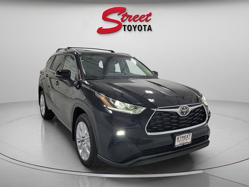 New 2026 Toyota Highlander AWD image 5