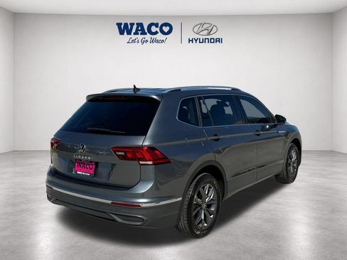 Used 2022 Volkswagen Tiguan SE w/ Panoramic Sunroof Package FWD image 10