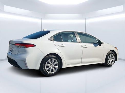 Used 2025 Toyota Corolla LE FWD image 3