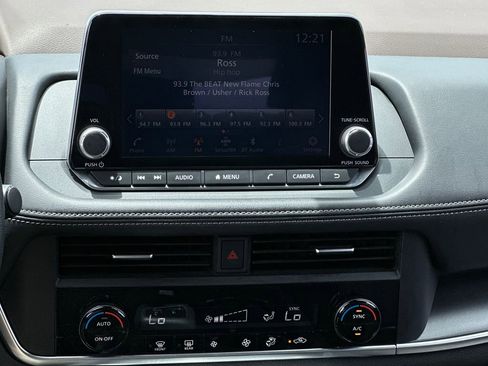 Used 2023 Nissan Rogue SV FWD image 16