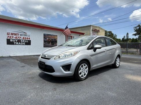 Used 2013 Ford Fiesta S w/ Convenience Pkg FWD image 2