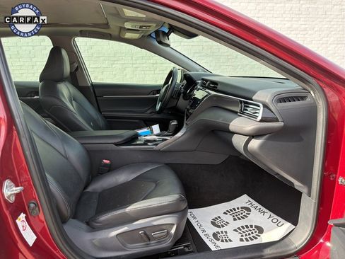 Used 2018 Toyota Camry XSE image 11