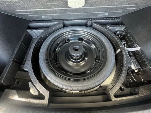 New 2025 Volkswagen Taos SE image 28