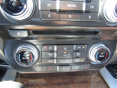 Used 2015 Ford F150 Platinum w/ Technology Package image 21