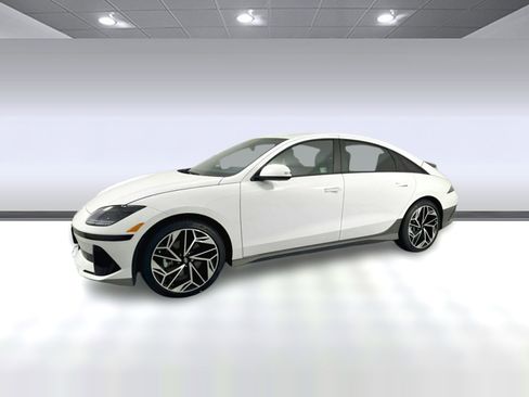 Used 2025 Hyundai Ioniq 6 SEL image 18