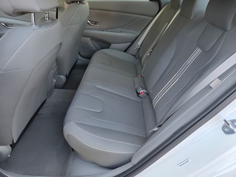 Used 2026 Hyundai Elantra Hybrid FWD image 11