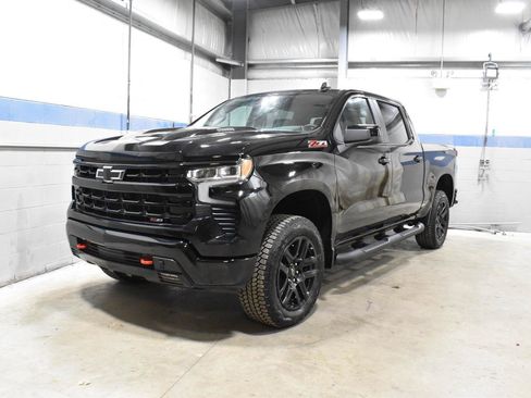 Used 2025 Chevrolet Silverado 1500 LT Trail Boss w/ Convenience Package II image 2