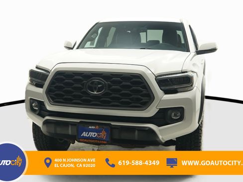 Used 2020 Toyota Tacoma TRD Off-Road w/ Technology Package image 4