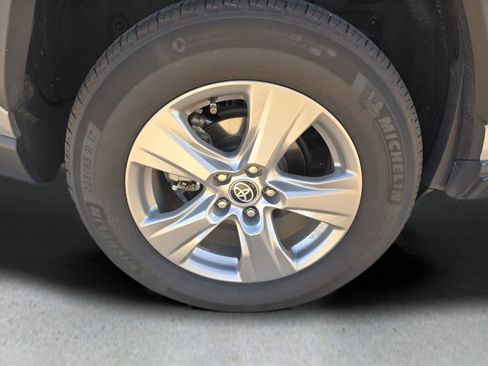 Used 2022 Toyota RAV4 XLE image 11