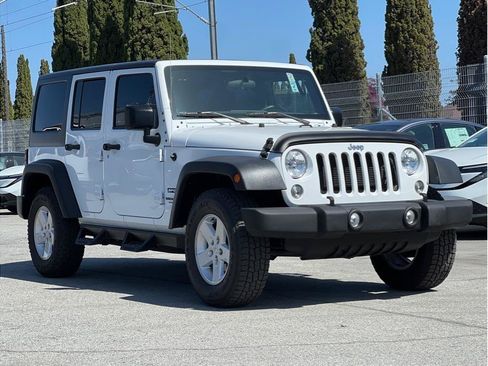 Used 2017 Jeep Wrangler Unlimited Sport AWD/4WD image 3