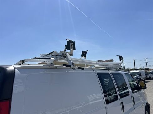 Used 2014 Chevrolet Express 2500 RWD image 23