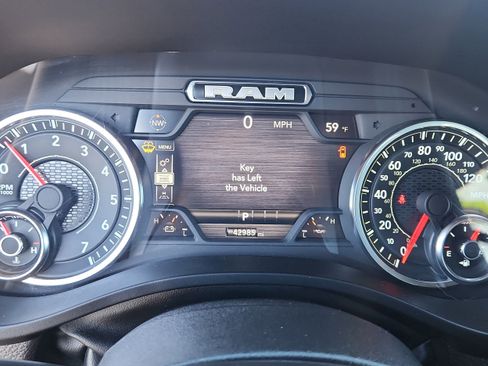 Used 2025 RAM 1500 Laramie image 15