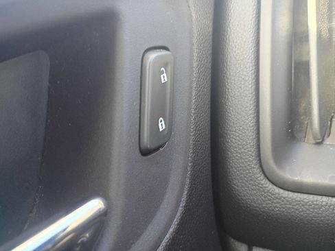 Used 2022 Chevrolet Colorado LT w/ Fleet Safety Package image 15