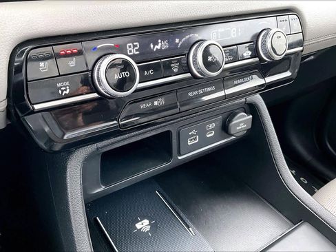 Used 2023 Honda Pilot Elite image 34