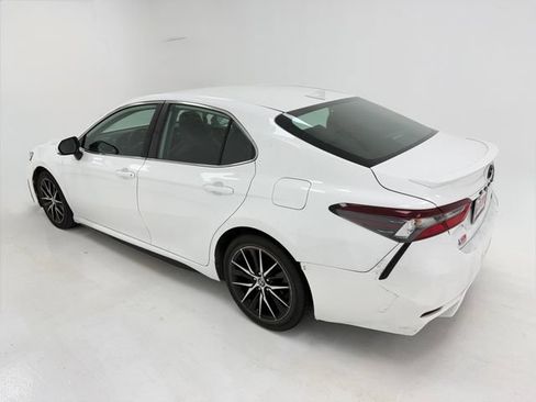 Used 2022 Toyota Camry SE FWD image 17