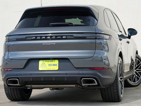 Used 2025 Porsche Cayenne AWD/4WD image 5