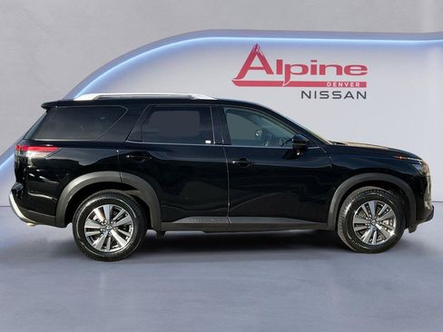 Used 2025 Nissan Pathfinder SL AWD/4WD image 6