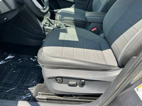 Used 2023 Volkswagen Taos SE w/ Panoramic Sunroof Package AWD/4WD image 24