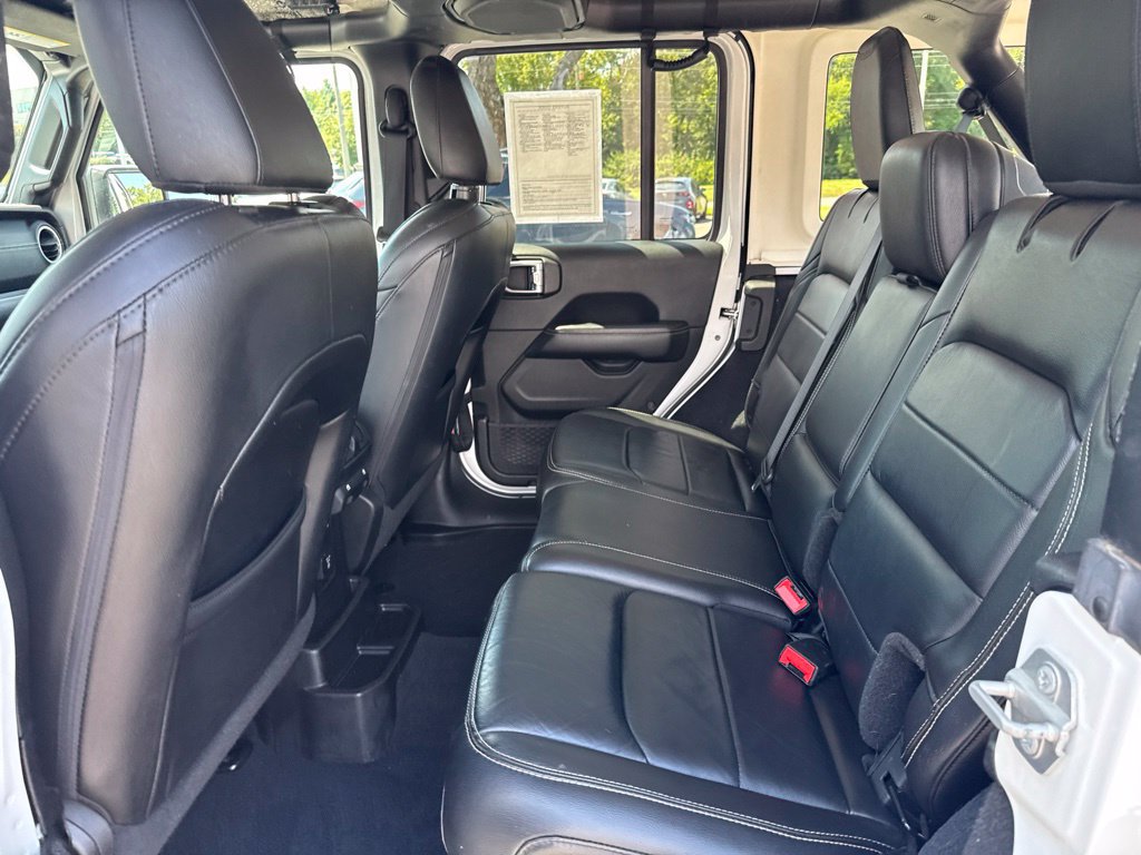 Used 2018 Jeep Wrangler Unlimited Sahara AWD/4WD image 33