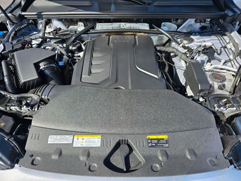 Certified 2025 Audi Q5 Premium Plus w/ Premium Plus AWD/4WD image 9