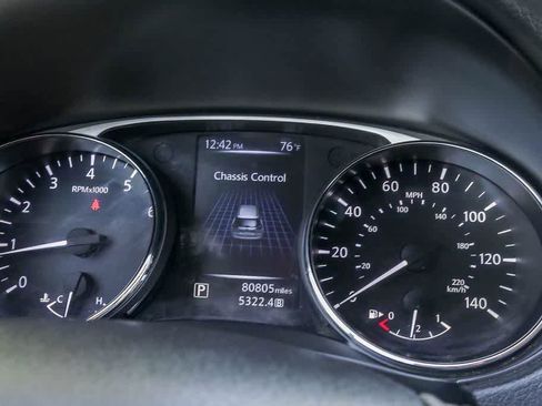 Used 2015 Nissan Rogue SV w/ SV Family Package image 22