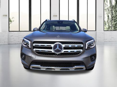 Used 2022 Mercedes-Benz GLB 250 w/ Premium Package Lite image 8