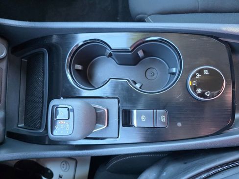 Used 2024 Nissan Rogue S image 42