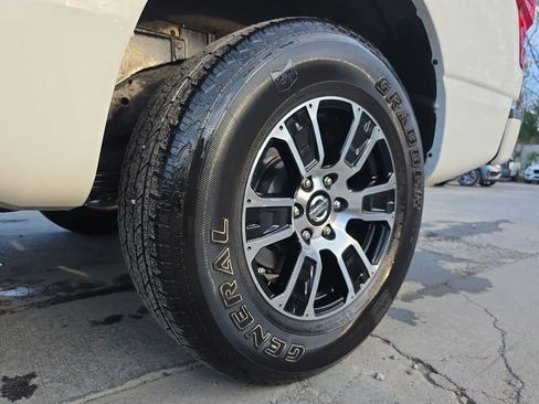 Used 2022 Nissan Titan SV image 36