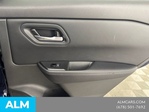 Used 2025 Nissan Rogue SV FWD image 19