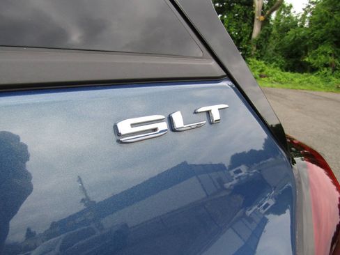 Used 2024 GMC Terrain SLT AWD/4WD image 35