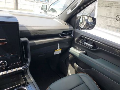 New 2026 GMC Yukon AT4 AWD/4WD image 15