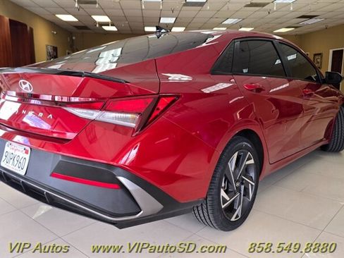 Used 2025 Hyundai Elantra Sport FWD image 4