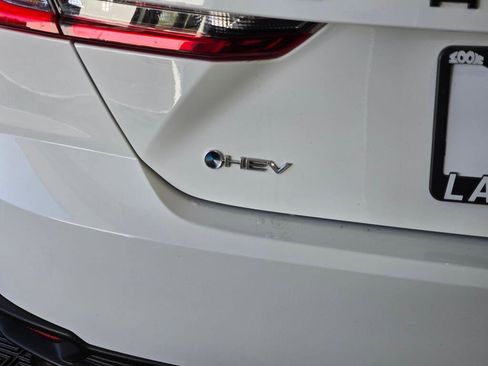 Used 2025 Toyota Camry SE image 13