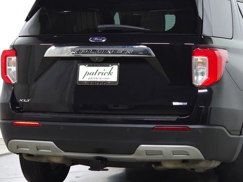 Used 2020 Ford Explorer XLT w/ Equipment Group 202A AWD/4WD image 9