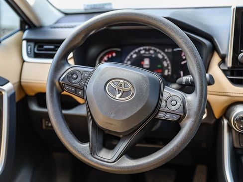 Used 2025 Toyota RAV4 XLE FWD image 15