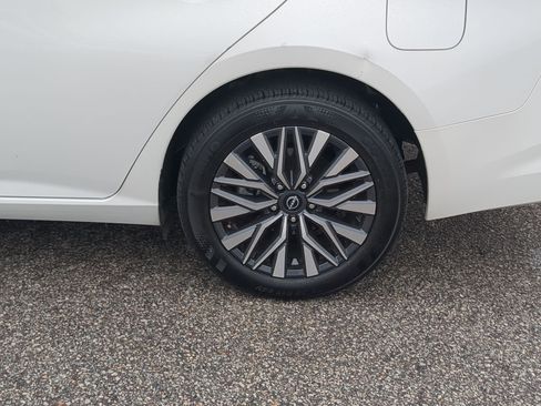 Used 2024 Nissan Altima 2.5 SV AWD/4WD image 11