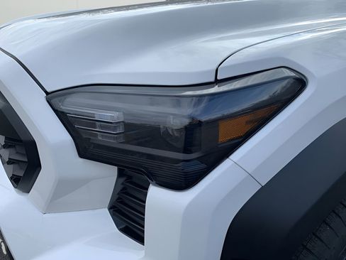 Used 2024 Toyota Tacoma TRD Off-Road image 28