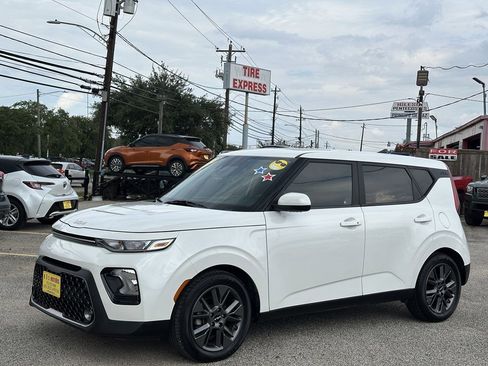 Used 2022 Kia Soul EX image 3